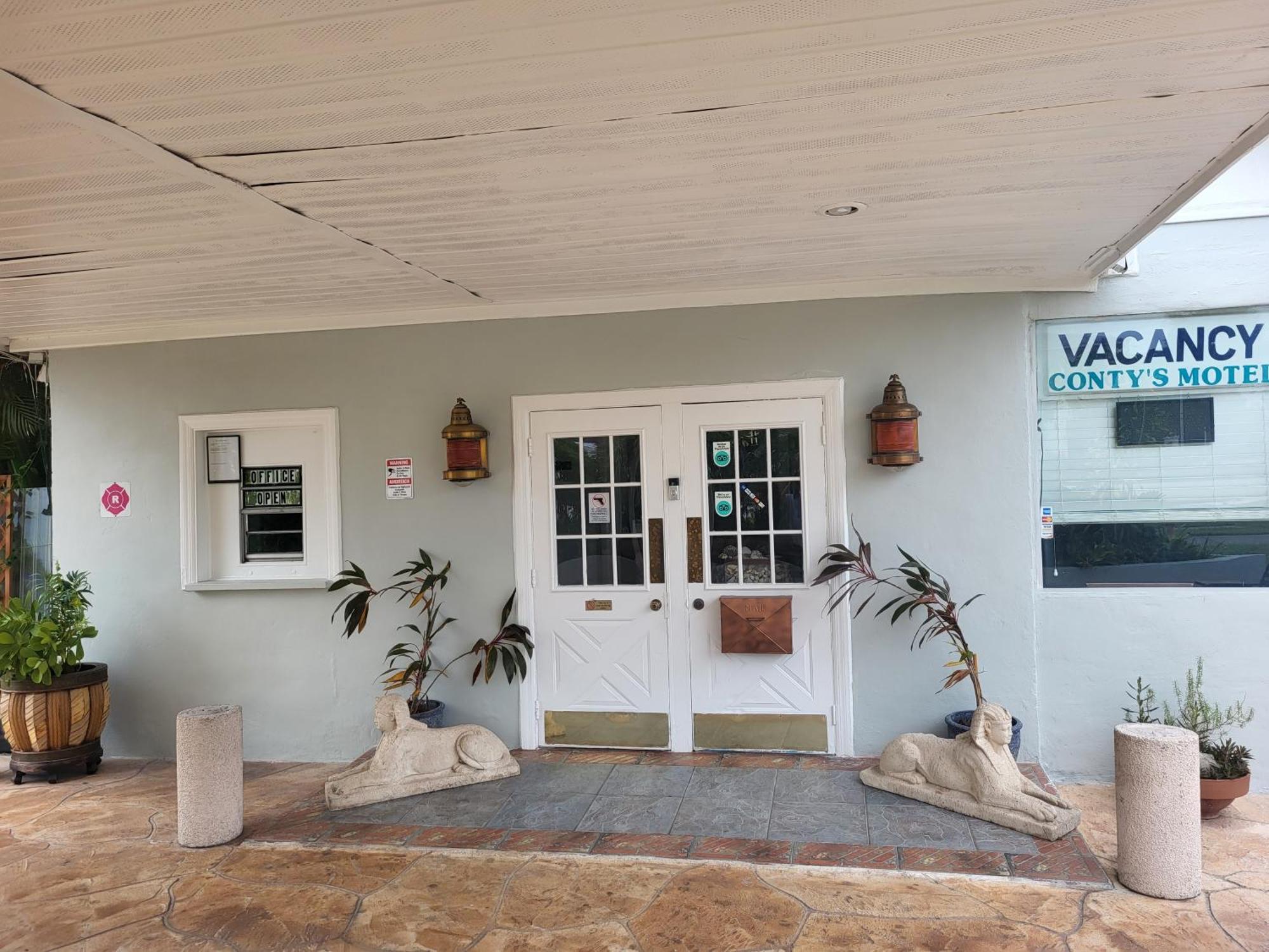 Conty'S Motel Naples Manor Ngoại thất bức ảnh