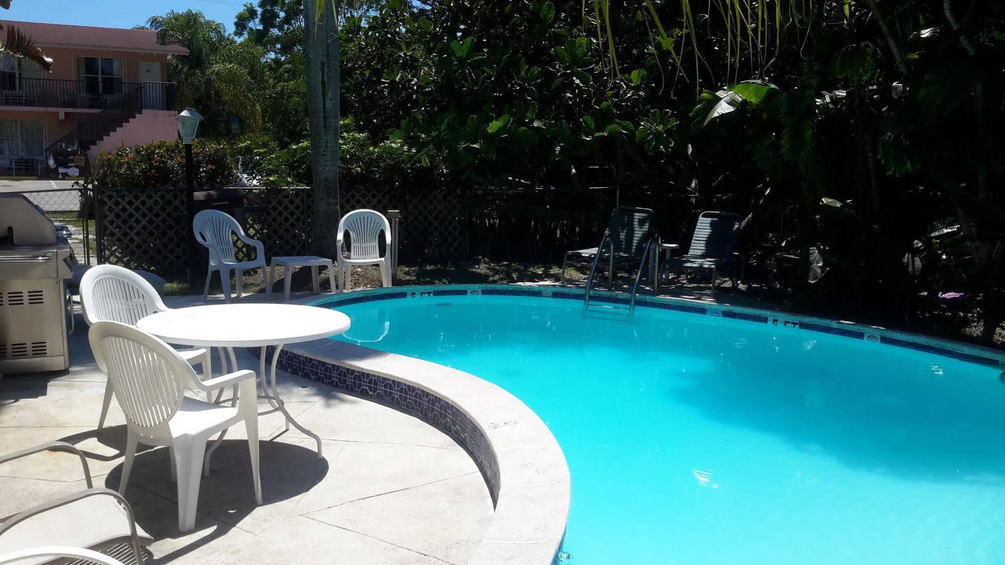 Conty'S Motel Naples Manor Ngoại thất bức ảnh