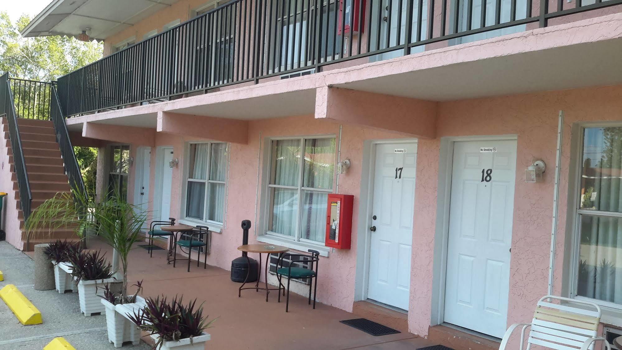Conty'S Motel Naples Manor Ngoại thất bức ảnh