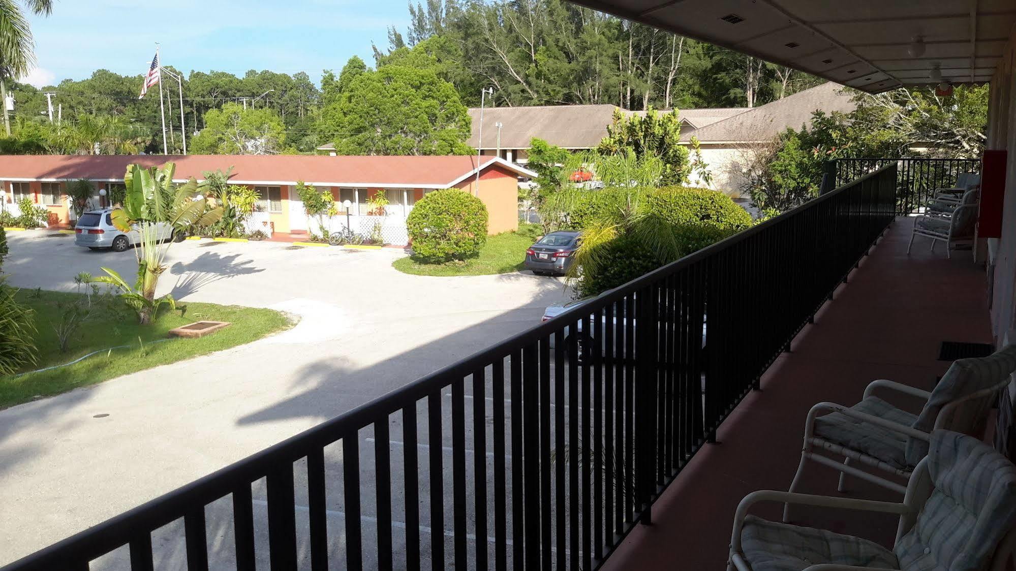 Conty'S Motel Naples Manor Ngoại thất bức ảnh